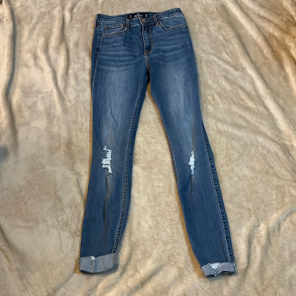 Hollister Hugh Rise Super Skinny Jeans torn/ distressed medium blue jeans Sz 3R💙